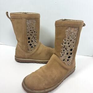 UGG Australia boots Floral Cutout Size 7 Chestnut